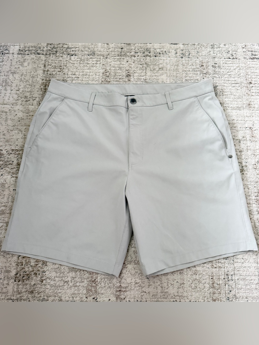 vuori meta short 8” inseam khaki golf shorts size 38